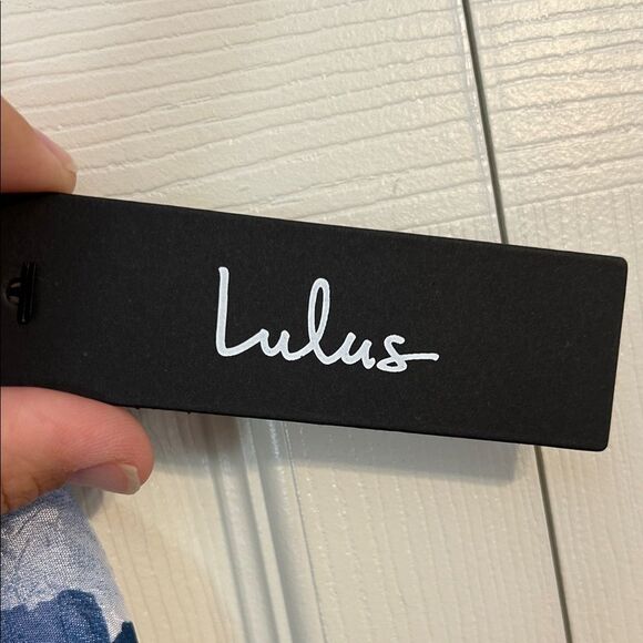 LULU'S Size XL NWT Sweet Wonder White Blue Floral Sleeveless Pleated Crop Top - Picture 3 of 8